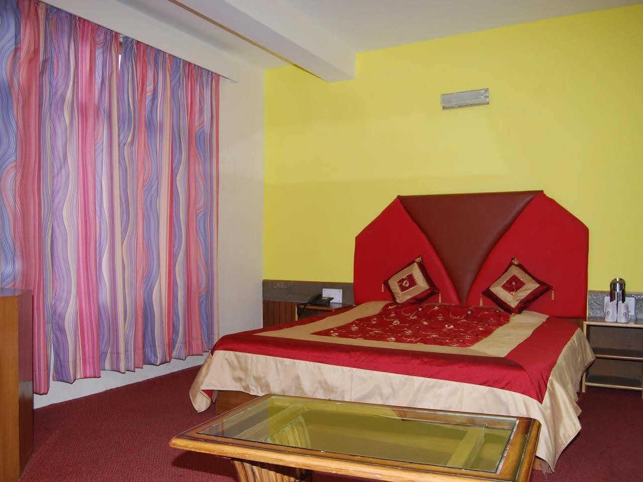 Chichoga Holiday Inn Манали Экстерьер фото
